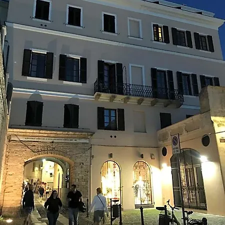Bed & Breakfast Palazzo Bolasco 3*